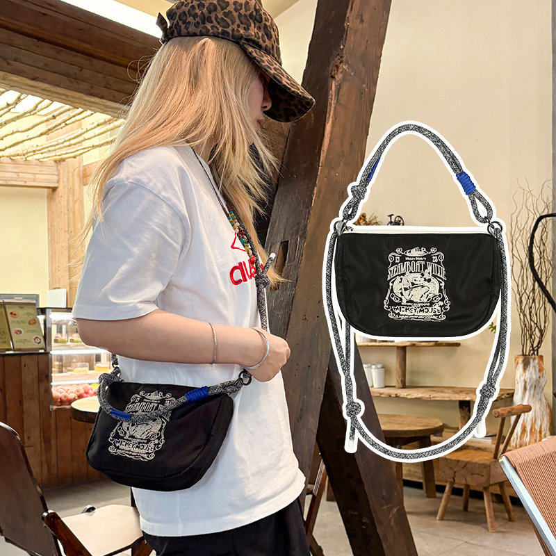 日系ball chain刺绣月牙小马鞍迷你包女2026新款斜挎帆布包包