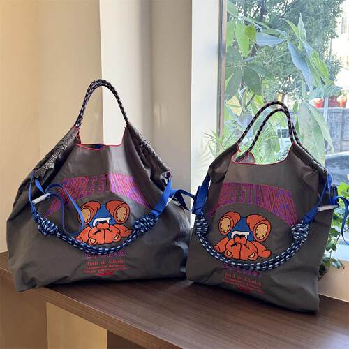 日系ball chain刺绣倒立熊环保袋斜挎帆布包女大容量单肩通勤包