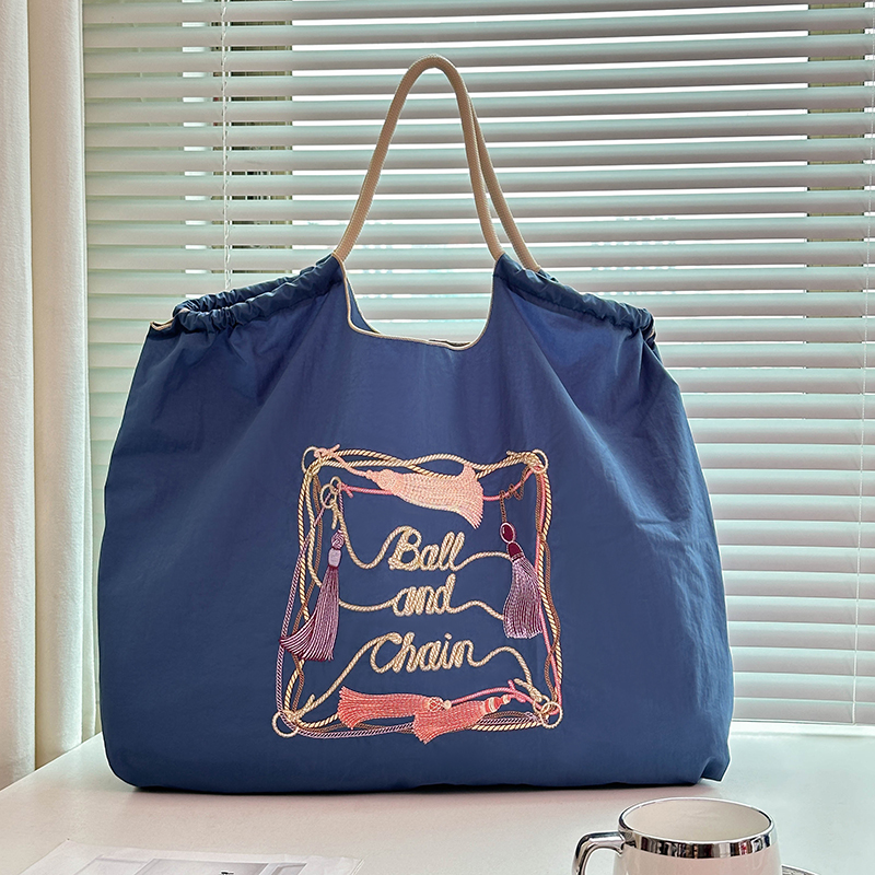 麦町汀日系ball chain刺绣蓝色流苏环保购物袋斜挎帆布单肩通勤包