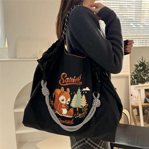 日系ball chain刺绣黑色松鼠环保袋斜挎帆布购物袋大容量通勤包女
