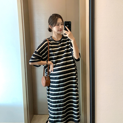 孕妇连衣裙夏装新款遮肚宽松显瘦大码T恤纯棉慵懒风过膝条纹长裙