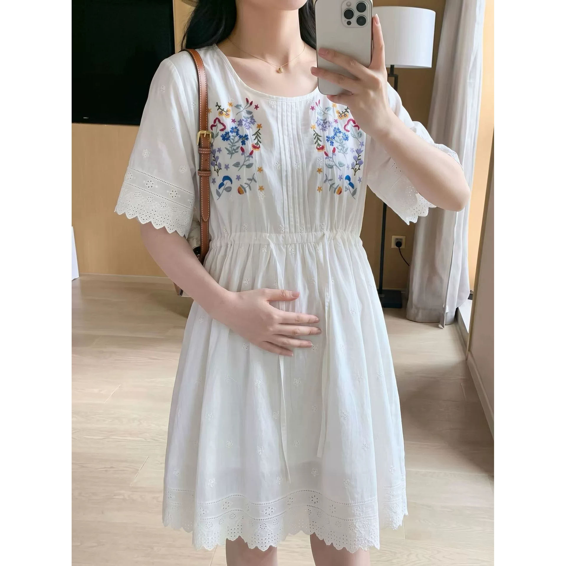 孕装日系森女风刺绣蕾丝连衣裙文艺甜美圆领收腰气质长裙减龄哺乳