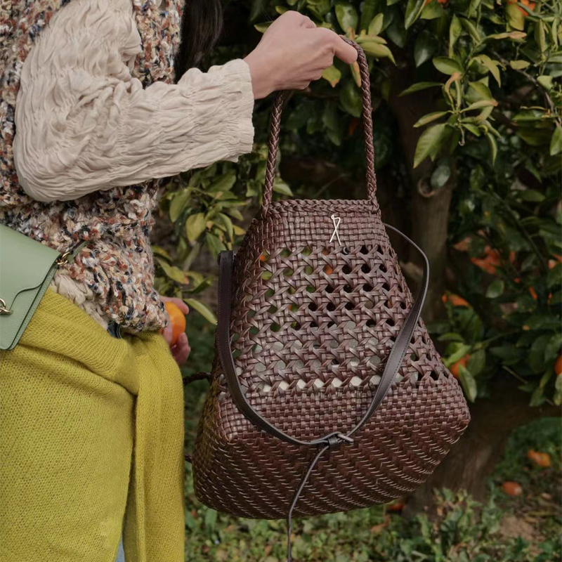 dresscode台湾轻奢小众设计师品牌小红书DAWANG牛皮牛仔斜挎包