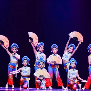 粉墨花旦演出服儿童戏曲表演服俏花旦舞蹈服扇子道具小戏迷梨花颂