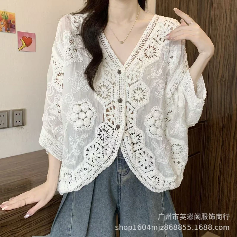 韩版V领钩花镂空七分袖防晒开衫女夏新款重工显瘦外搭超好看上衣