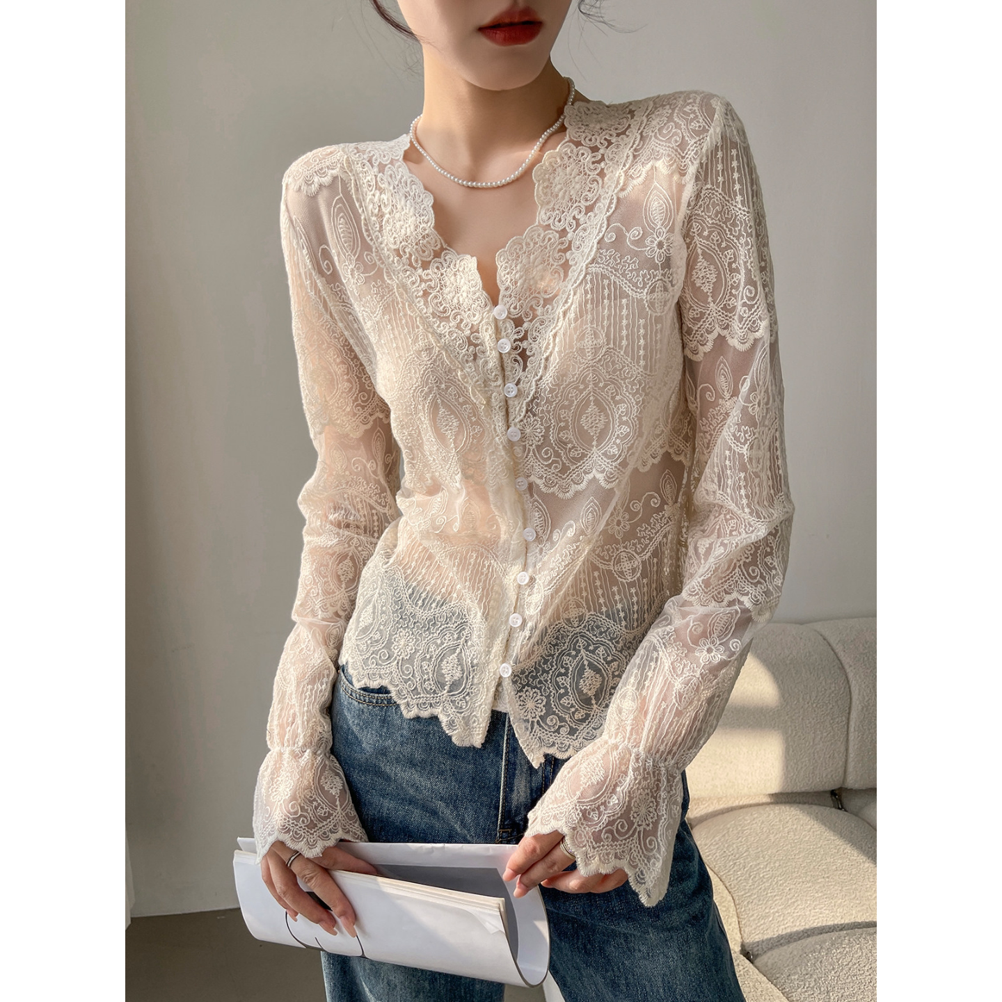 蕾丝打底衫女2025新款秋冬内搭外穿镂空高级感长袖t恤v领洋气上衣