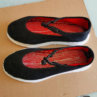 老北京布鞋 云南手工绣花鞋 扣带鞋 平底爸爸圆头一字式 男 民族风寿鞋