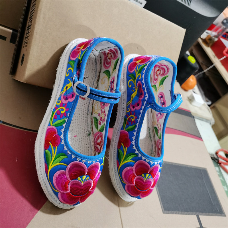 楚雄彝族绣花鞋复古千层底手工北京妈妈毛边纯手工苗族绣花鞋