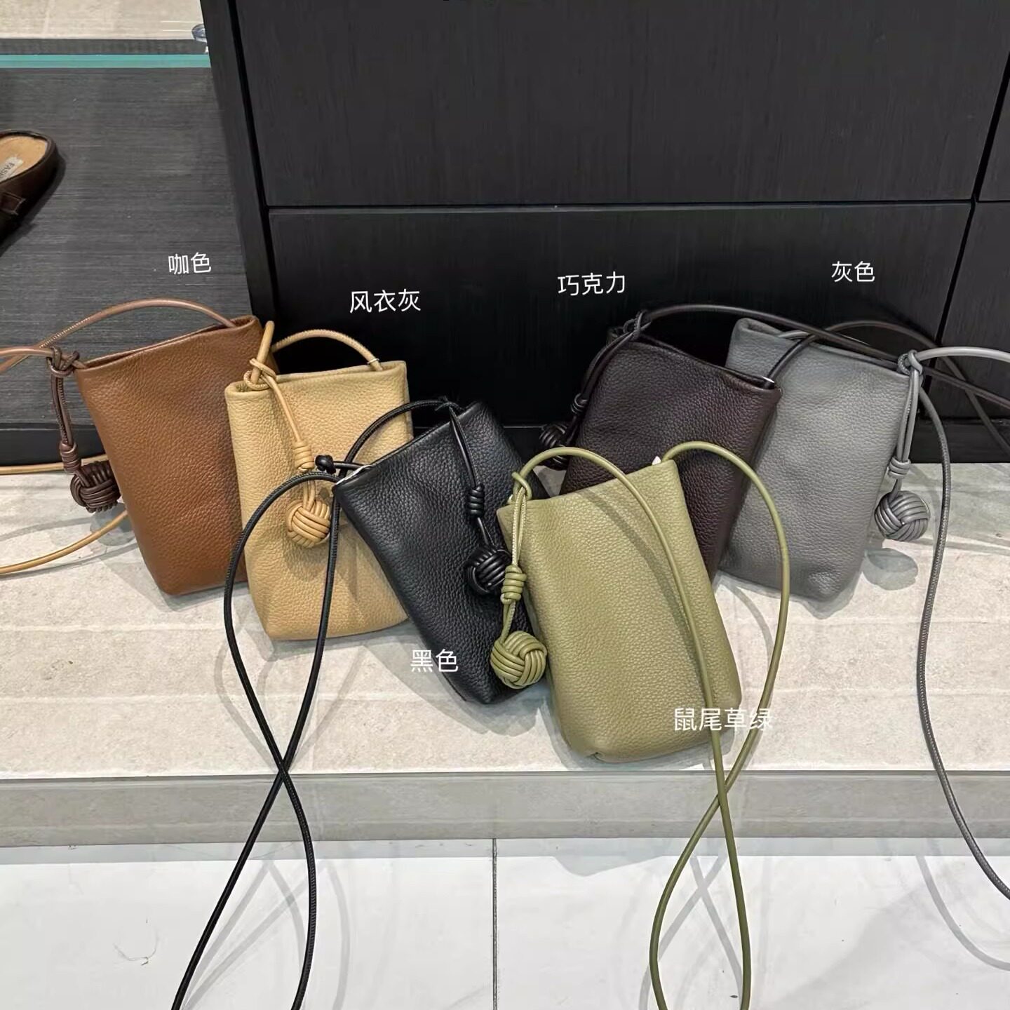 高级感真皮手机包女2025新款软皮牛皮包轻便迷你小包百搭斜挎包潮