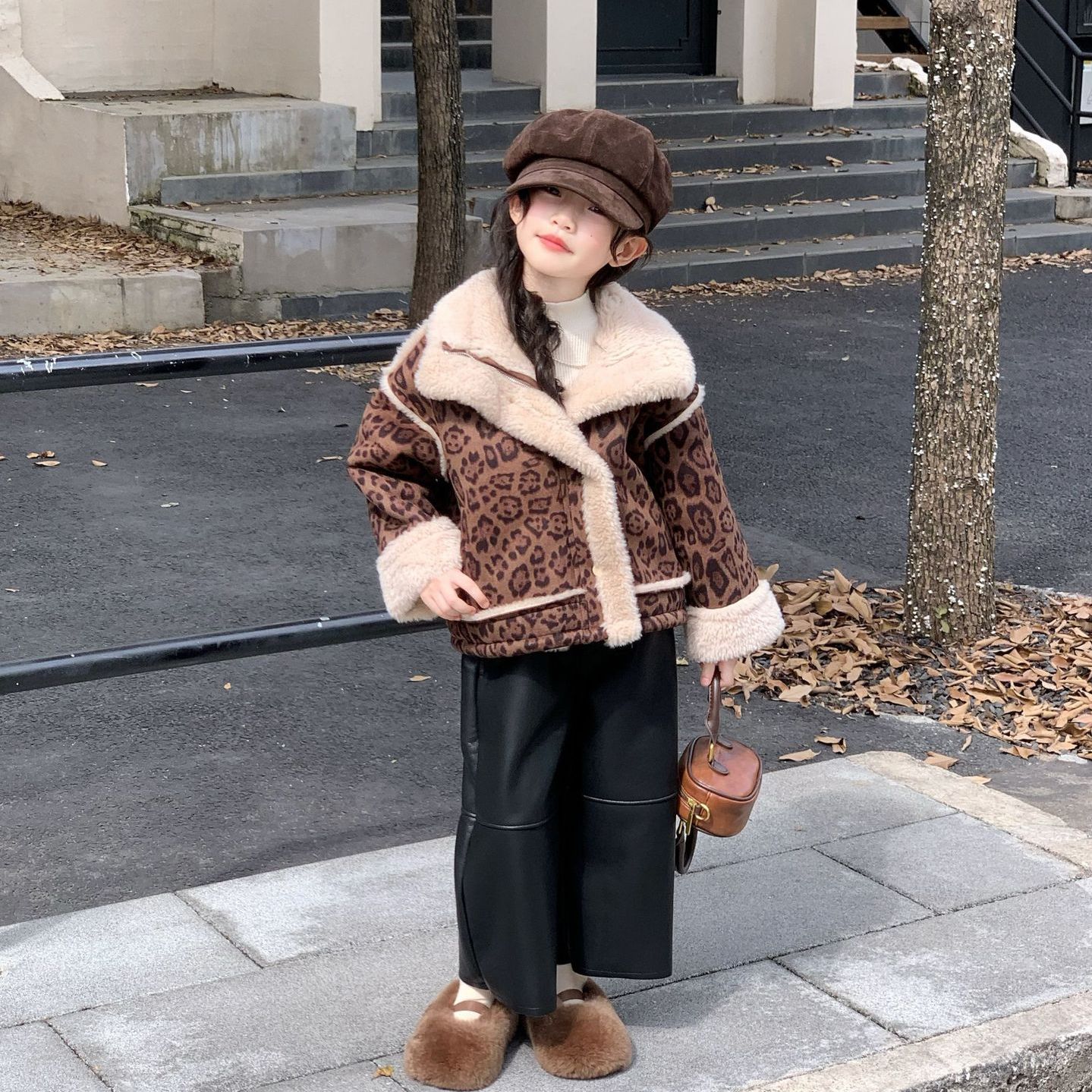 女童休闲套装2025冬季韩版豹纹皮毛一体外套半高领毛衣加绒皮裤潮