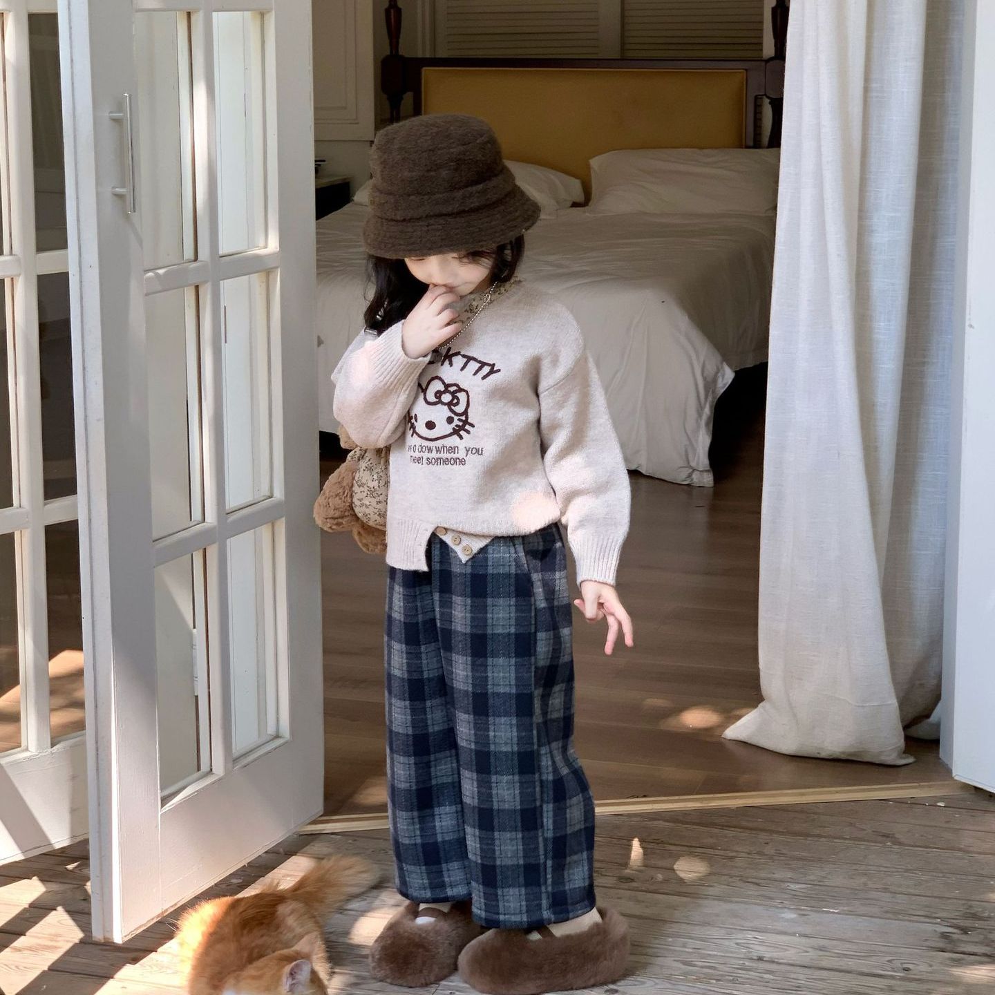 女童休闲套装2025冬季韩版卡通猫毛衣圆领套头针织衫格子直筒裤