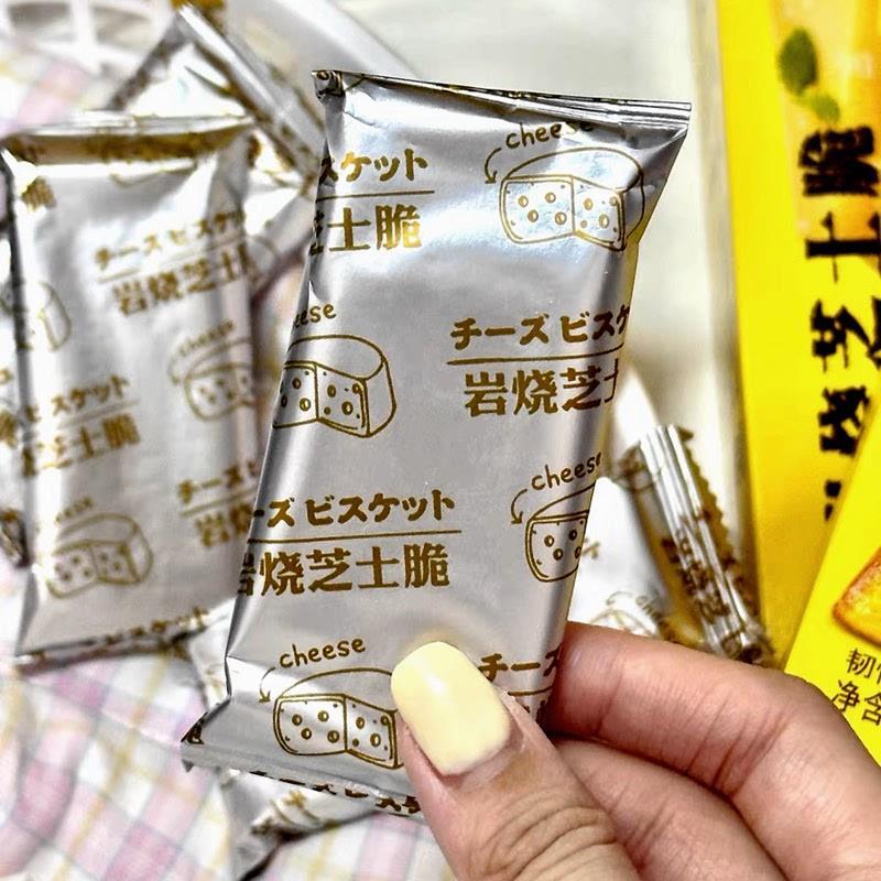 /岩烧芝士饼干118g咸味薄脆网红办公室解馋零食独立小包装