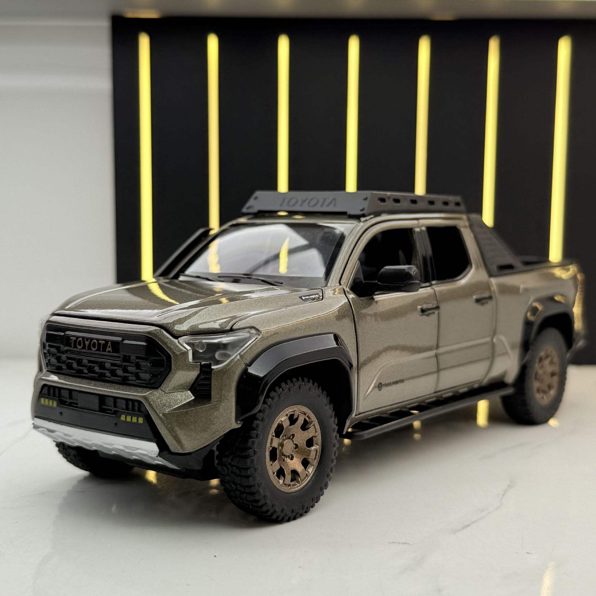 新款 智冠天下合金1:24塔库玛城市版越野车声光玩具车模型摆件
