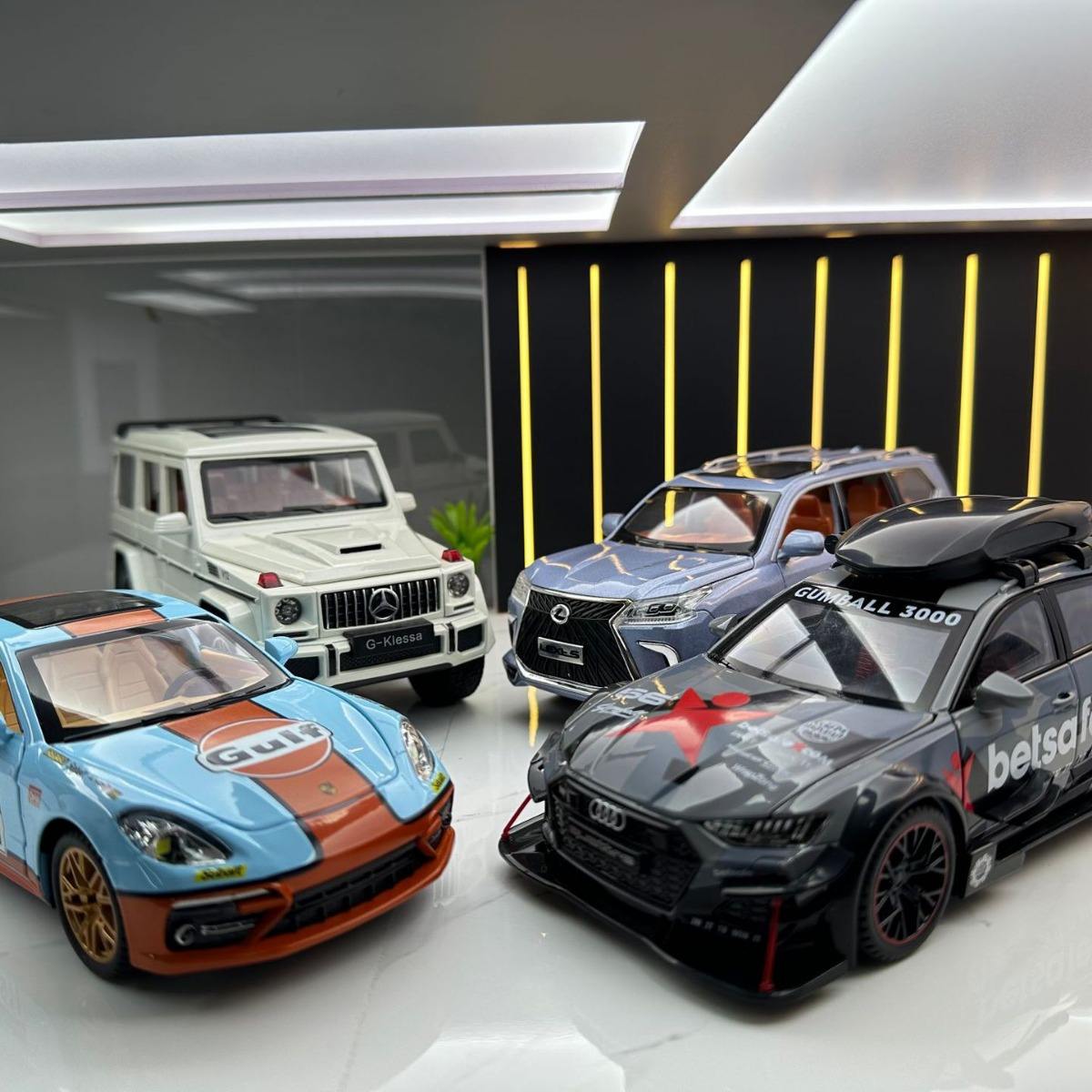 新款 合金车模1:24越野车家用轿车跑车声光玩具车音乐模型一件