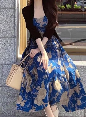 法式赫本风蓝色碎花吊带裙2026春秋气质名媛显瘦开衫裙子两件套装