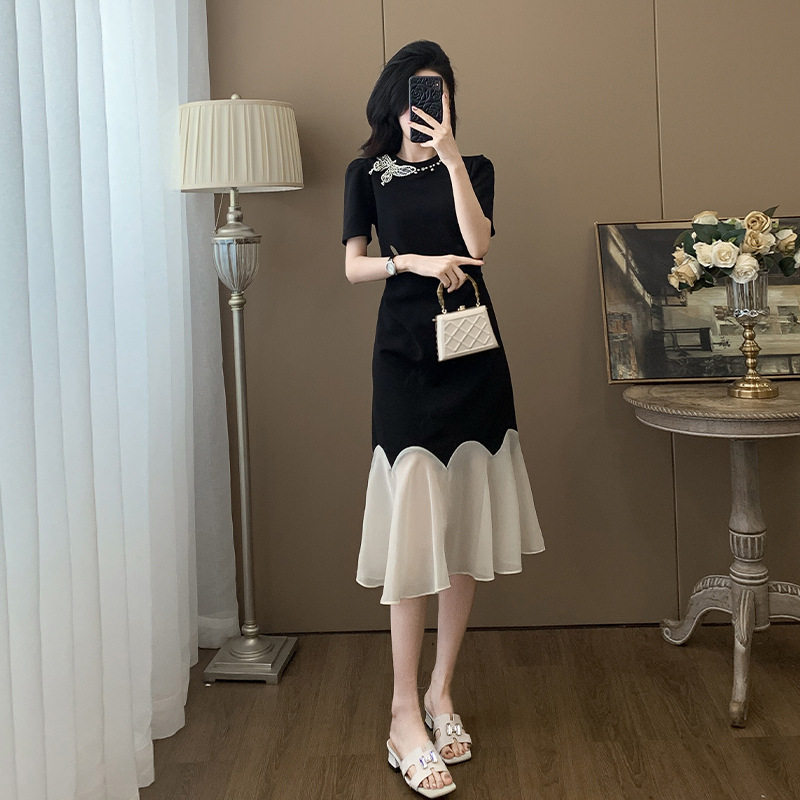 2026夏季新款蝴蝶结气质裙子时尚撞色钉珠中长款休闲收腰连衣裙