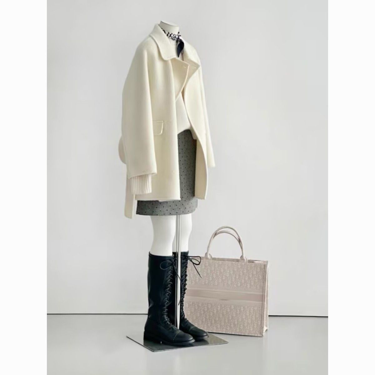 白色呢子大衣女秋冬季2025新款毛呢外套感小个子短款韩系气质