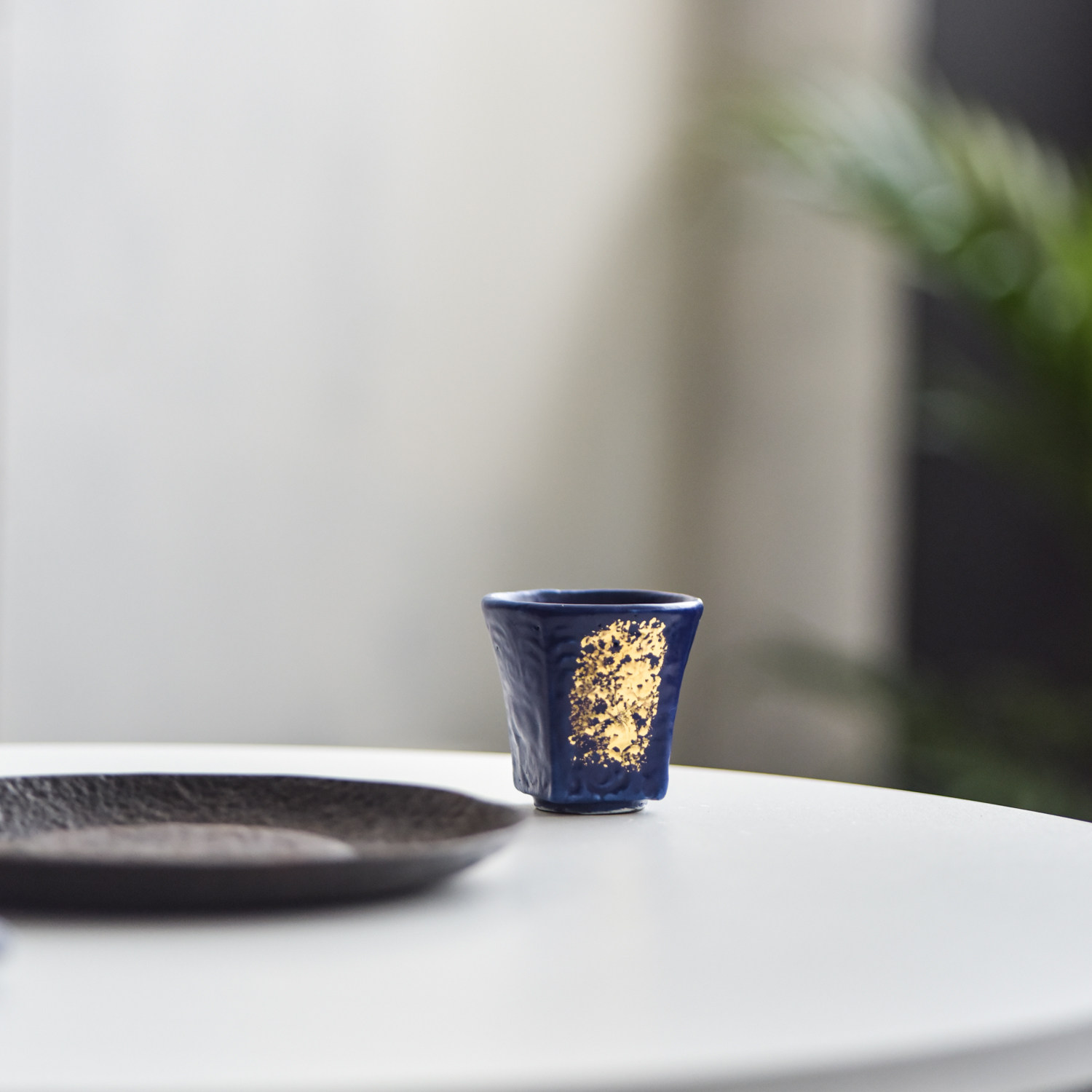 帝王青手工色釉窑变金纹四方杯图片