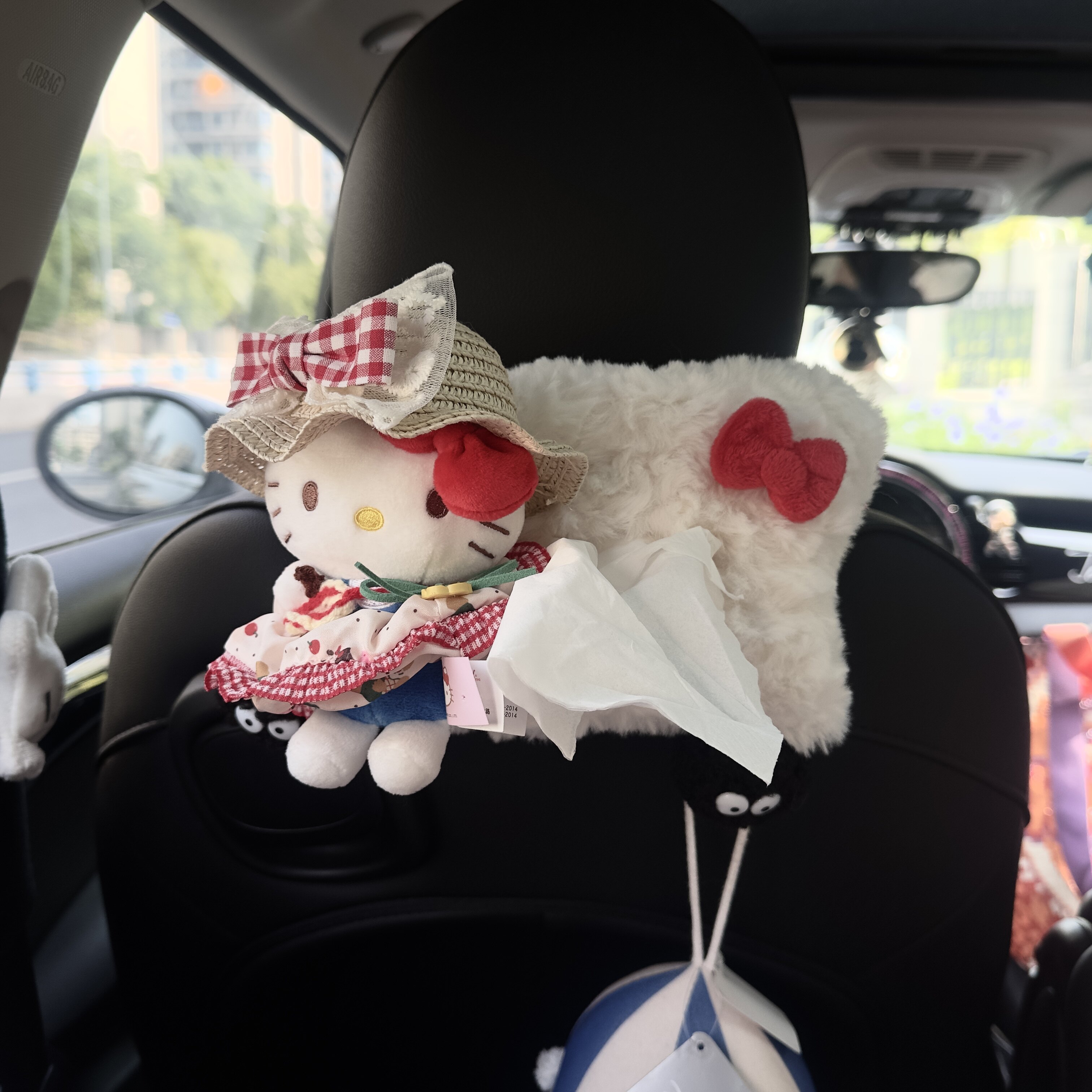 HelloKitty车载毛绒挂式纸巾盒