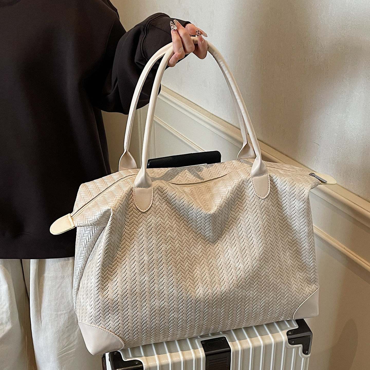 高品质编织皮革短途高级感男女手提斜挎黑色旅行包潮大容量出差包