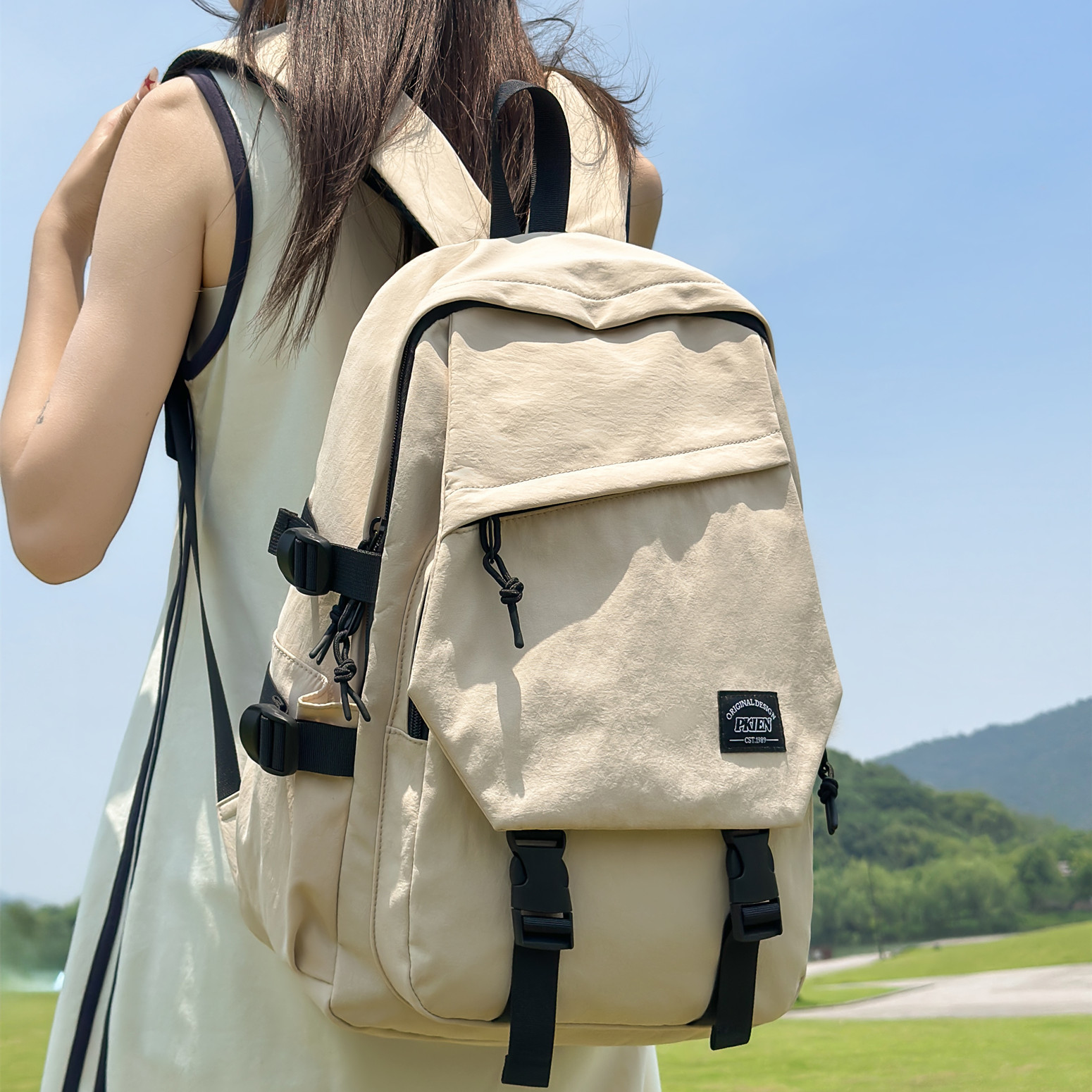 书包女生初中生双肩包高档百搭大容量电脑旅行背包女高中大学生男