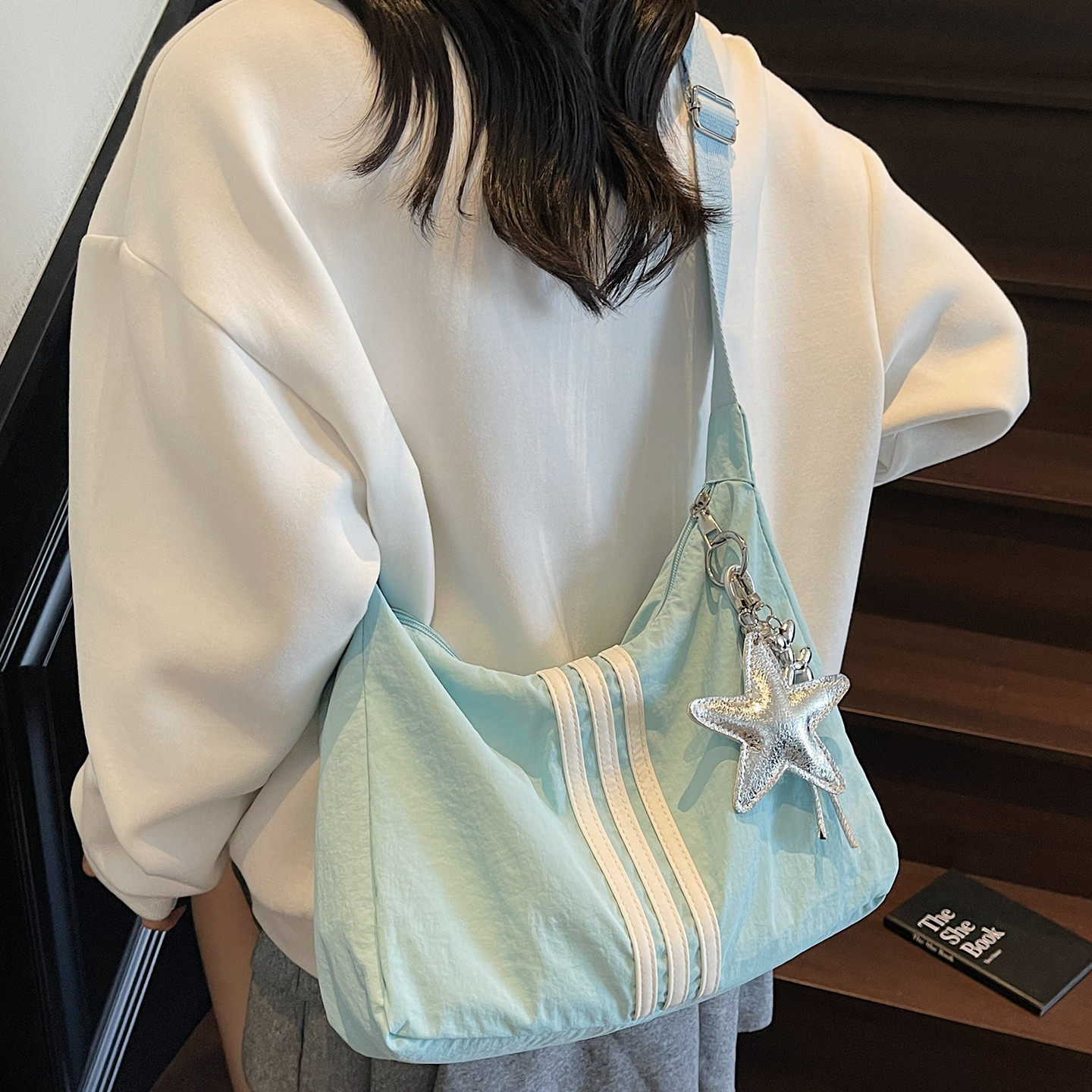 日系ins慵懒风斜挎包女大容量上课包包通勤背包休闲健身包单肩包图片