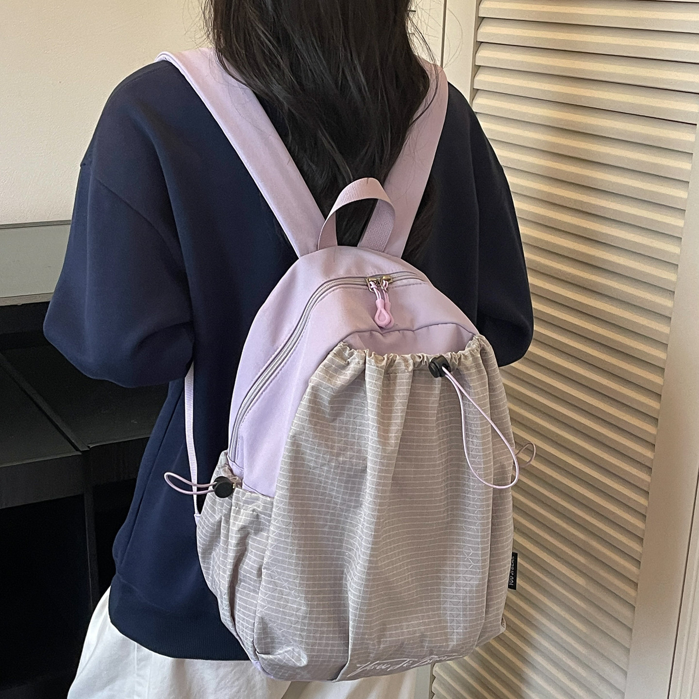 双肩包女旅游轻便2026新款小型女生高颜值旅行背包女士外出小书包图片