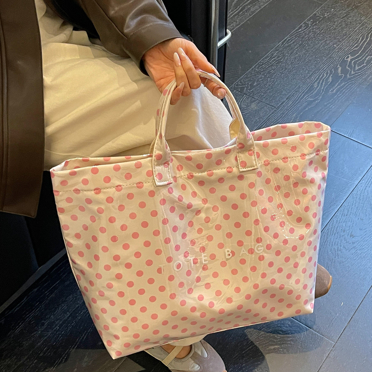 大容量牛皮纸手提透明果冻包女防水PVC洗澡沙滩包上班通勤旅行包