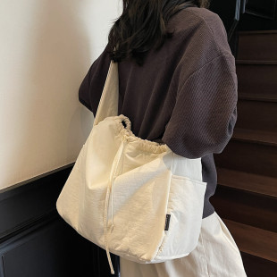 休闲大包包女2026新款大容量帆布包上课通勤包宽带单肩斜挎托特包