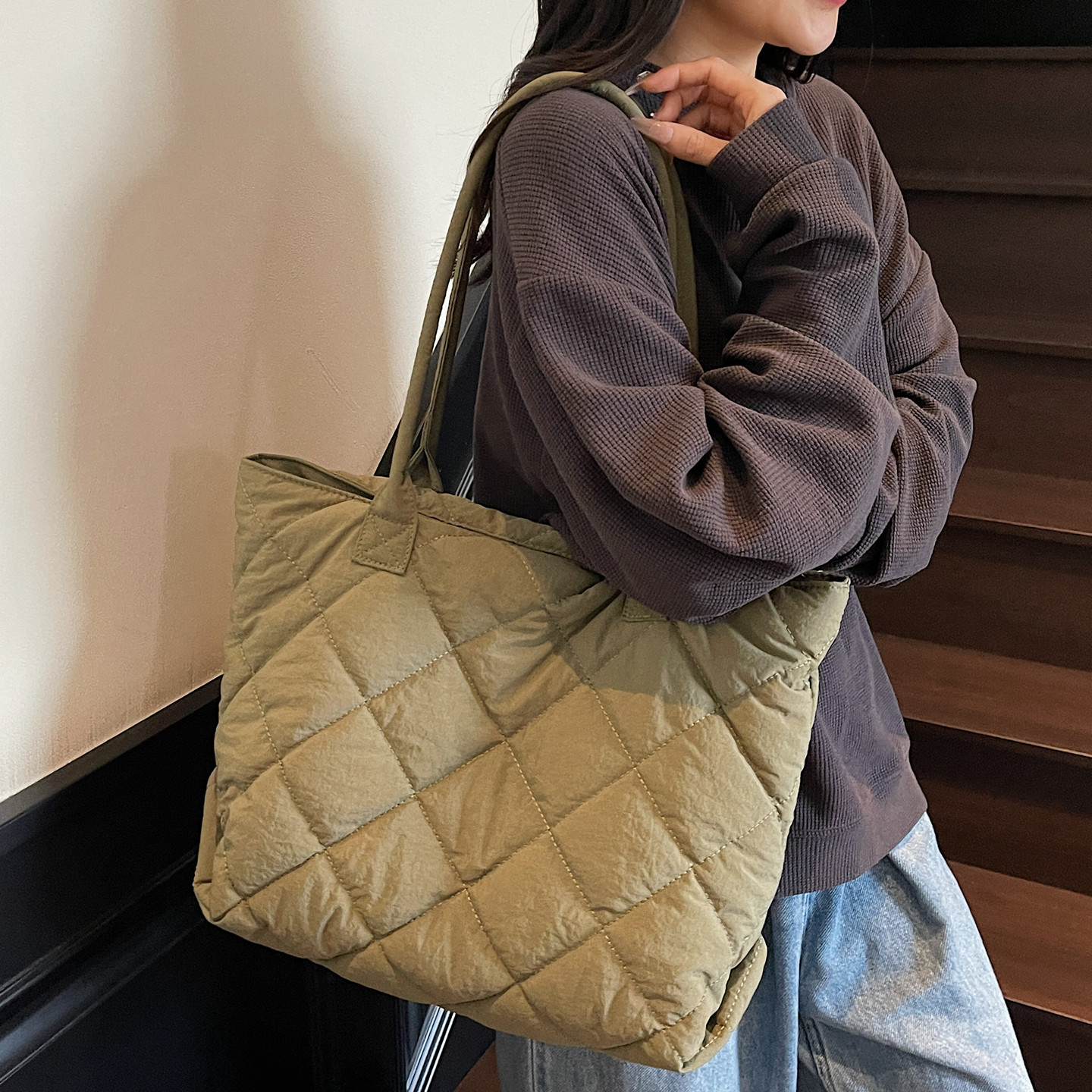 托特包女大容量2025新款高级感休闲百搭手提棉服包单肩云朵羽绒包