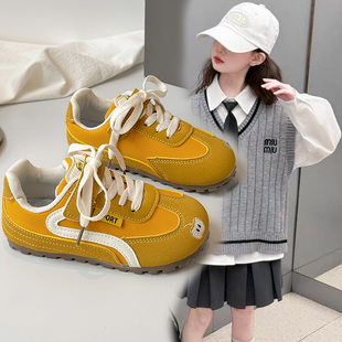 儿童皮面软底防滑运动鞋新款女童休闲单鞋薄款板鞋秋季黄色德训鞋