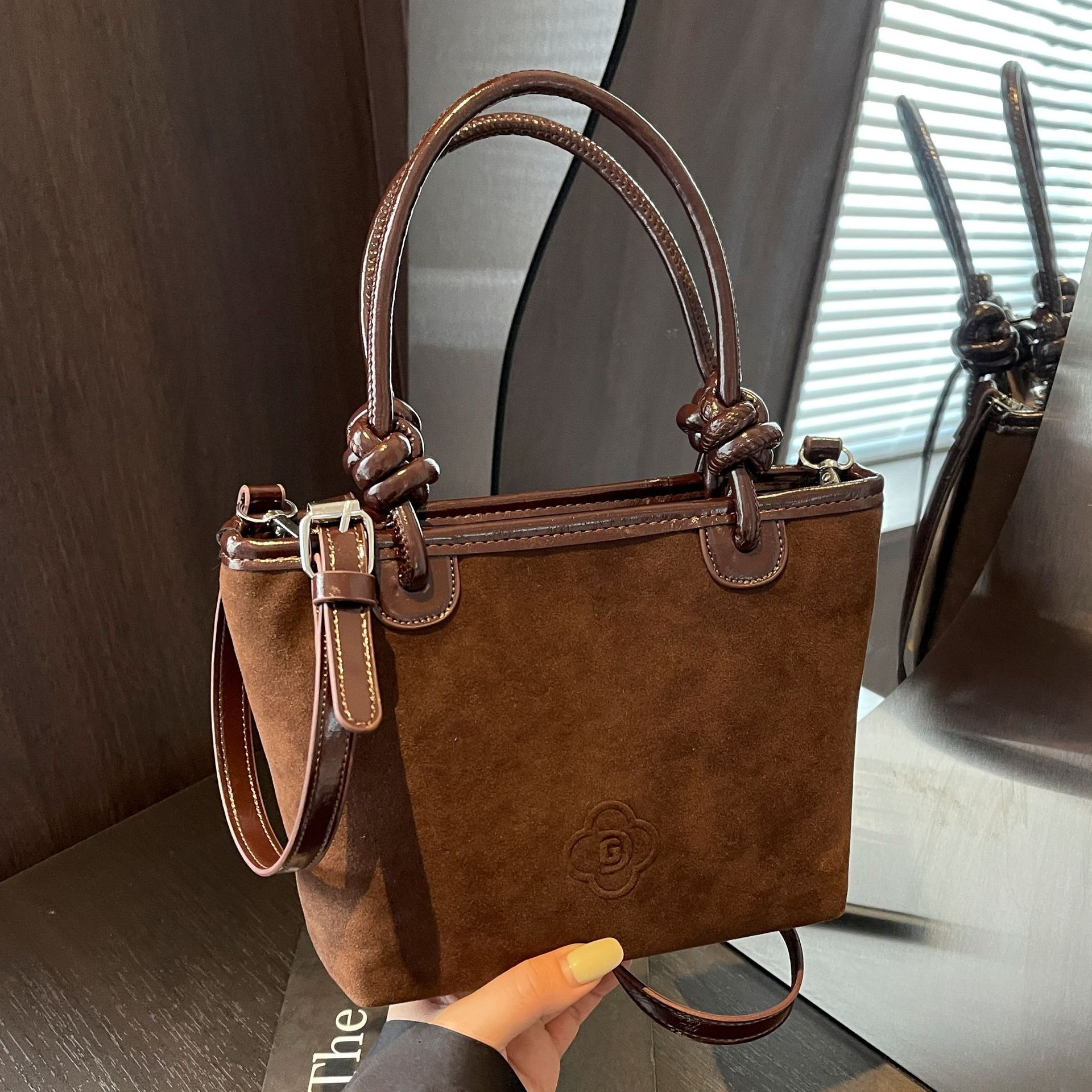 手提水桶包女2024秋冬新款简约休闲单肩包韩版小众潮流百搭斜挎包