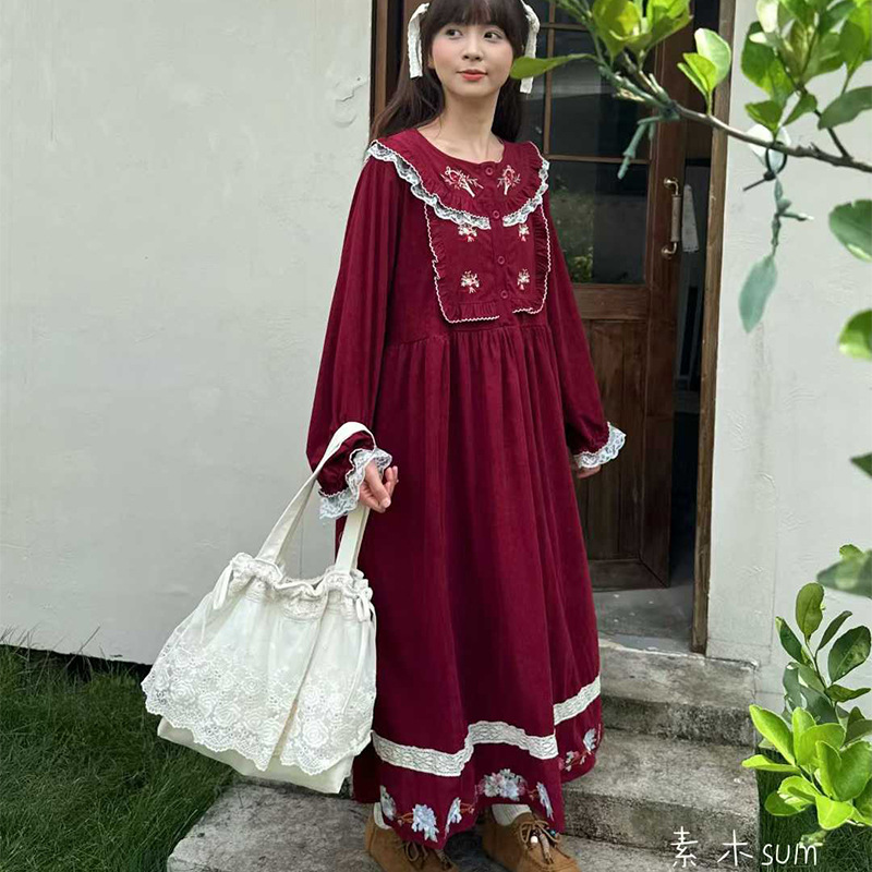 2025秋季森女甜美减龄花边圆领绣花灯芯绒长袖宽松加绒连衣裙