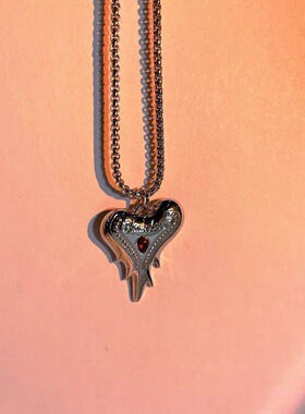 异形融化爱心项链 小众设计感复古甜酷朋克金属镶钻桃心吊坠颈链