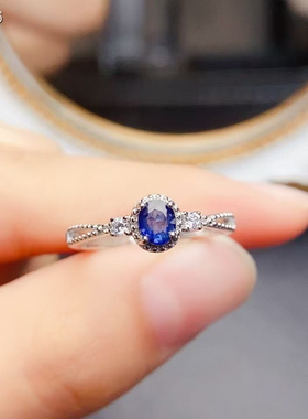 天然蓝宝石戒指晶体全净火彩爆闪，S925银精工镶嵌主石4*5mm。