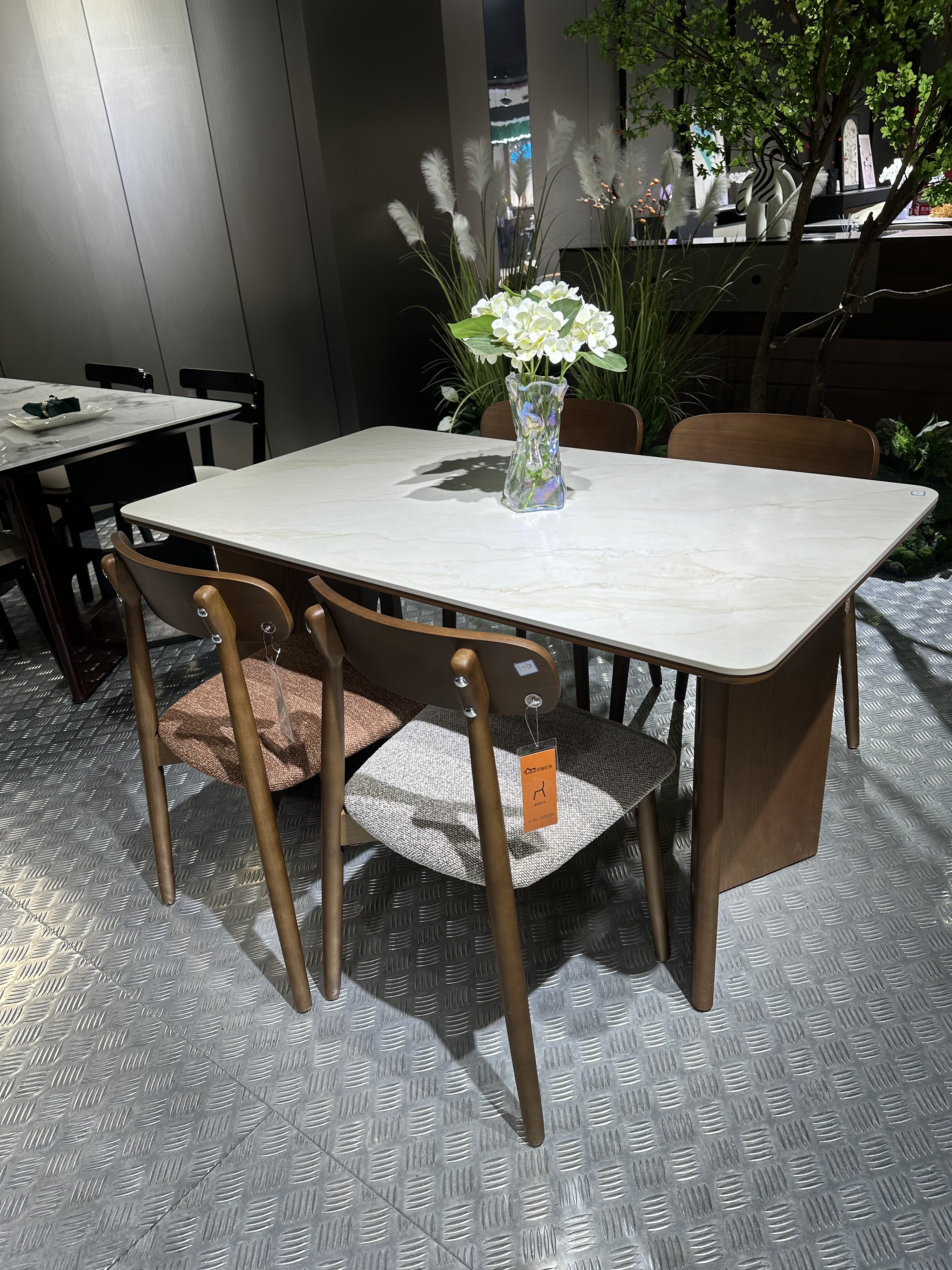 岩板餐桌椅组合家用小户型饭桌奶油风餐桌实木中古风餐桌长桌子