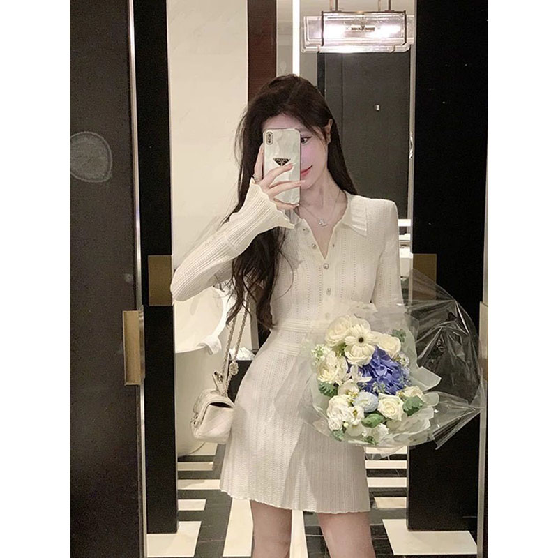 温柔风米白色针织连衣裙女2025秋冬新品气质收腰好看显瘦毛衣短裙