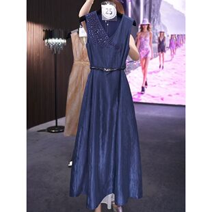 轻奢洋气镶钻V领无袖连衣裙女2026夏季新款气质减龄显瘦遮肉A字裙