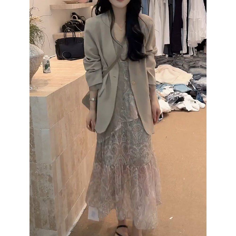 2026春季新款高档气质名媛职场休闲百搭西装外套碎花吊带裙两件套