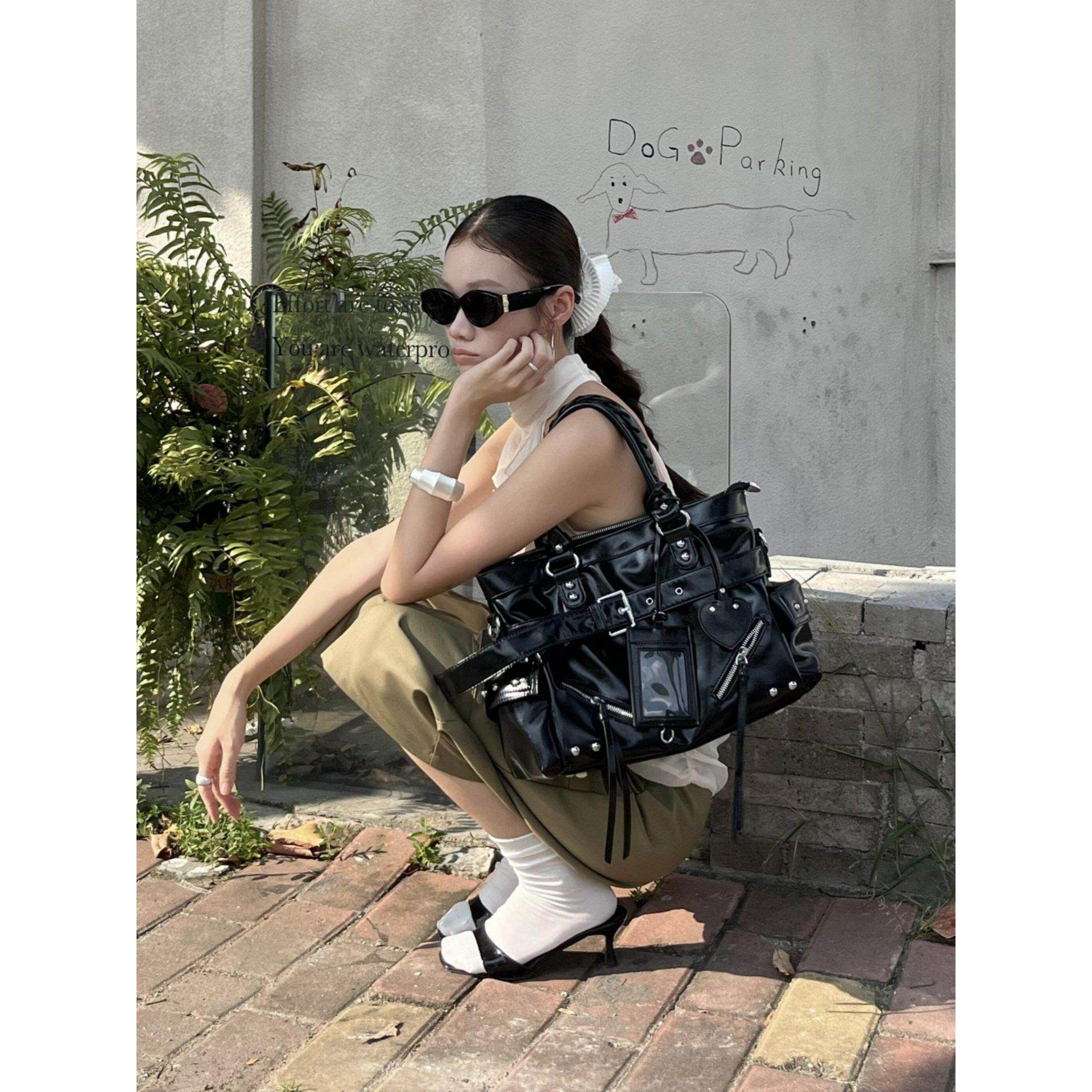 2025秋季黑色油蜡皮铆钉流苏辣妹机车包大容量通勤百搭单肩斜挎包,箱包皮具/热销女包/男包,托特包,淘宝优惠券,粉丝福利购,淘宝优惠卷