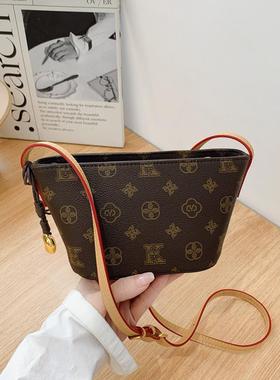 时尚印花水桶包女士2025新款容易匹配斜挎包精美的肩包覆古船元宝