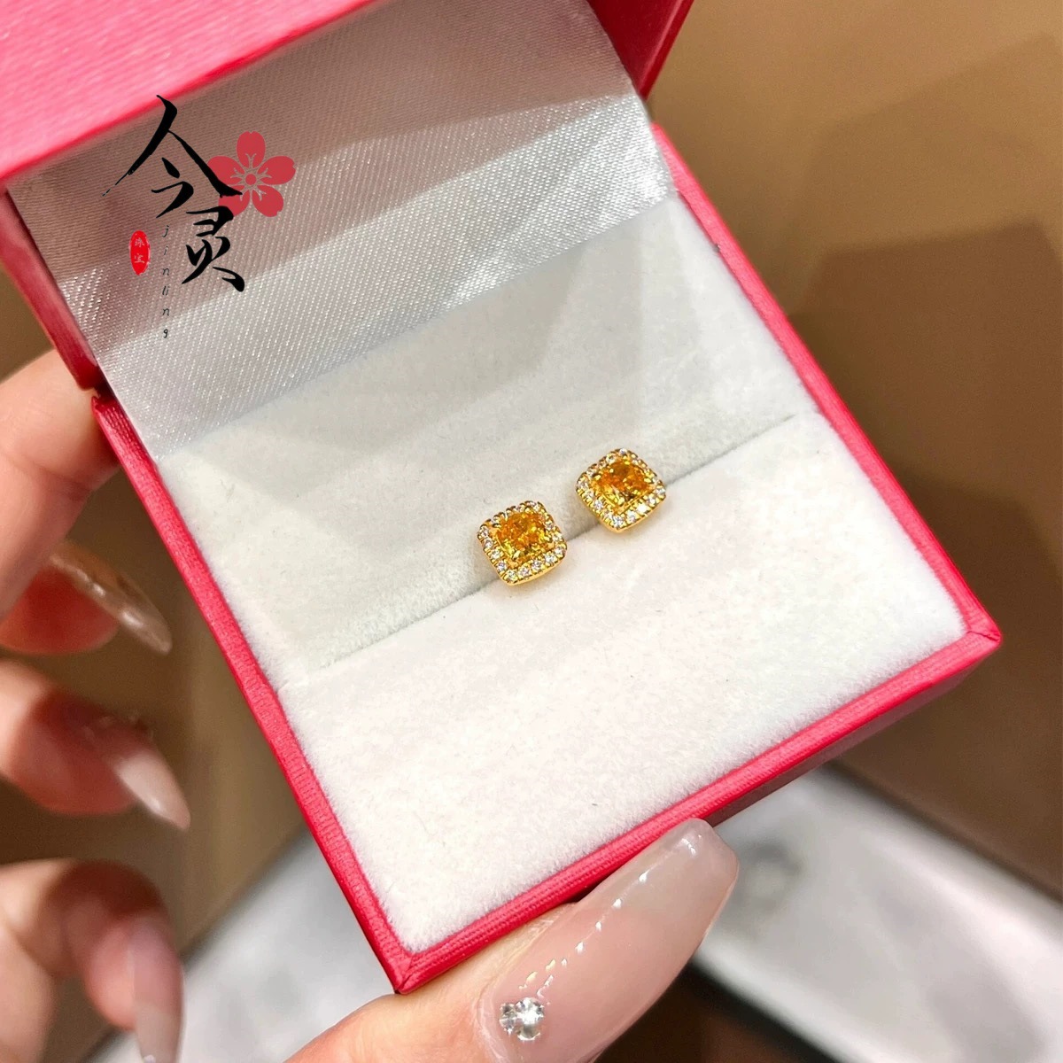 简约优雅金色方块锆石耳钉