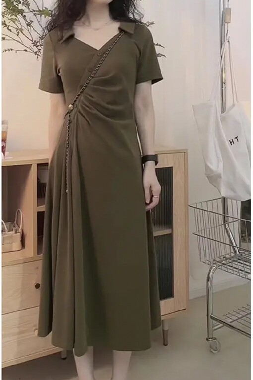 欧货网红斜扣设计感POLO领显瘦连衣裙女夏2025修身百搭时尚中裙潮