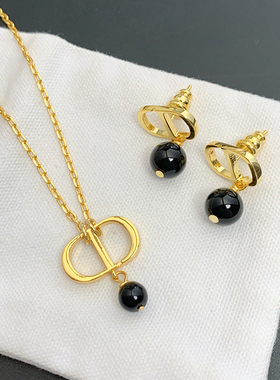 字母珍珠吊坠CD项链女2026新款