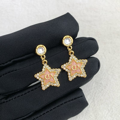 迪奥新款粉色五角星CD耳钉女时尚