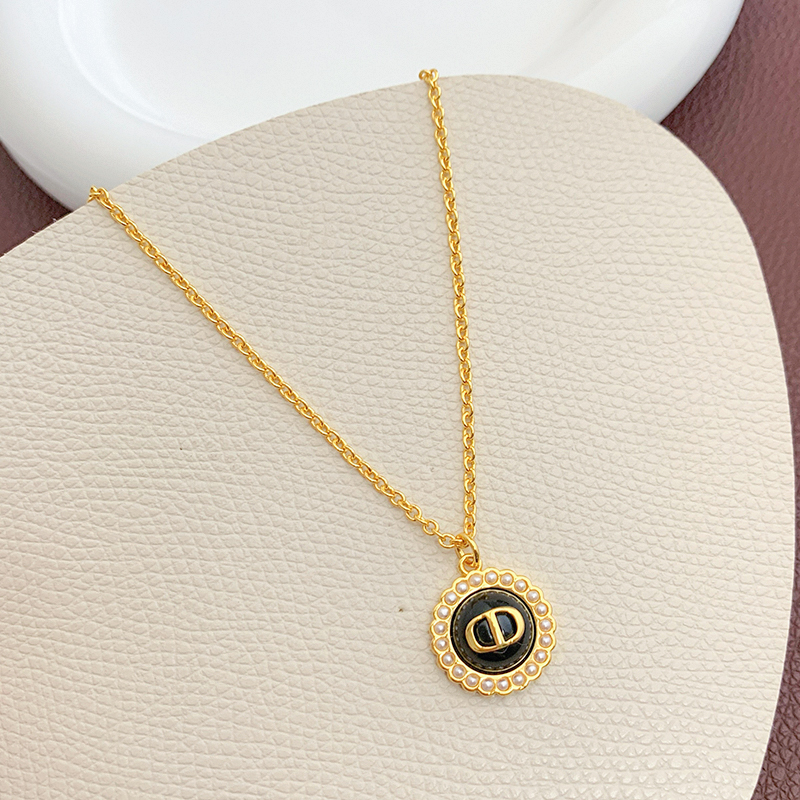 奥米迪奥Cd字母纽扣珍珠吊坠项链高级感气质小众锁骨链百搭颈链