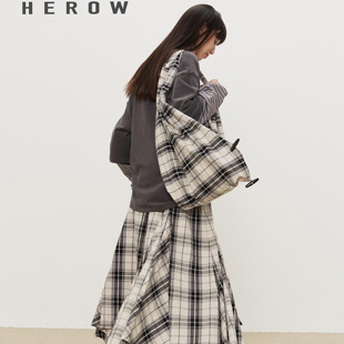 HEROW   黑白格纹流浪包 大容量 牛角扣 单件肩斜挎包