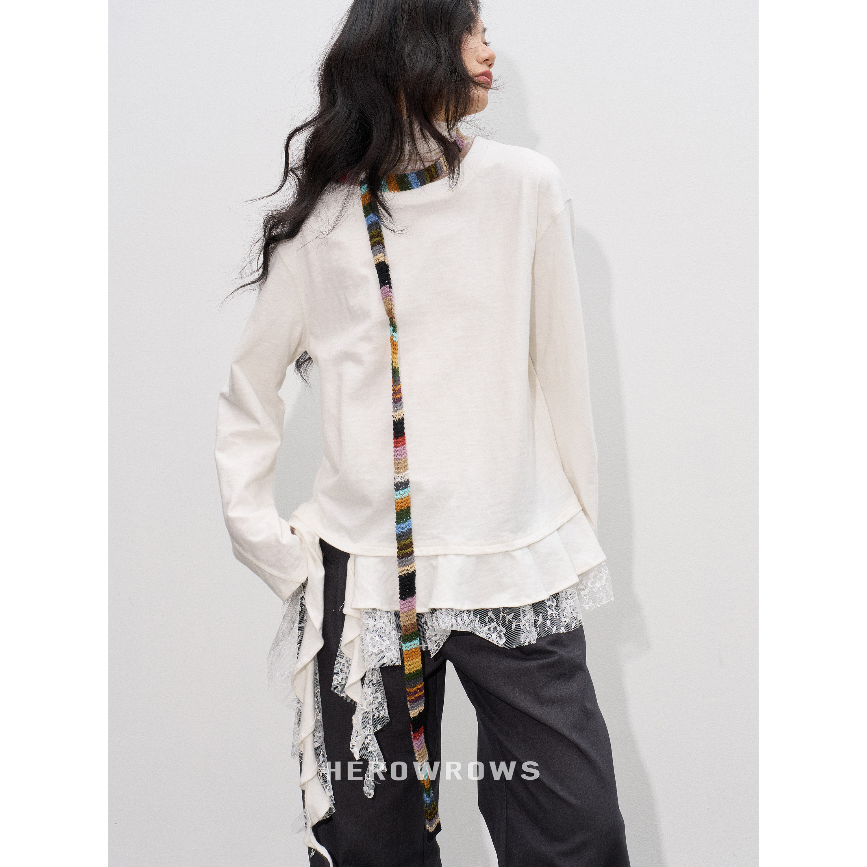 蕾丝拼接不规则荷叶下摆长袖T恤