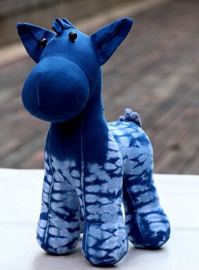 滇艺源手工扎染小马公仔摆件