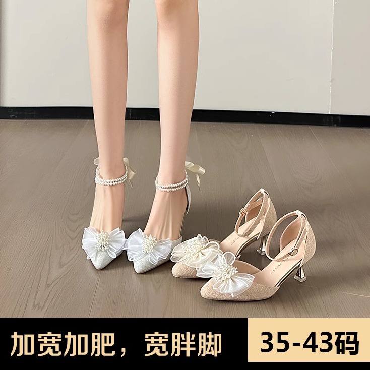 加肥加宽大码女鞋蝴蝶结中空细跟珍珠绑带尖头高跟鞋适合宽胖脚